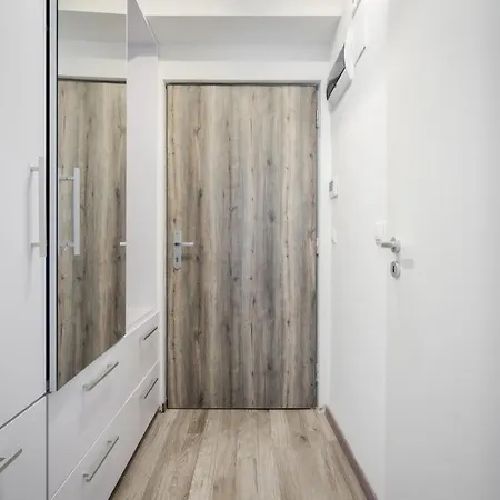Cosy Close To The Center With Parking Garage