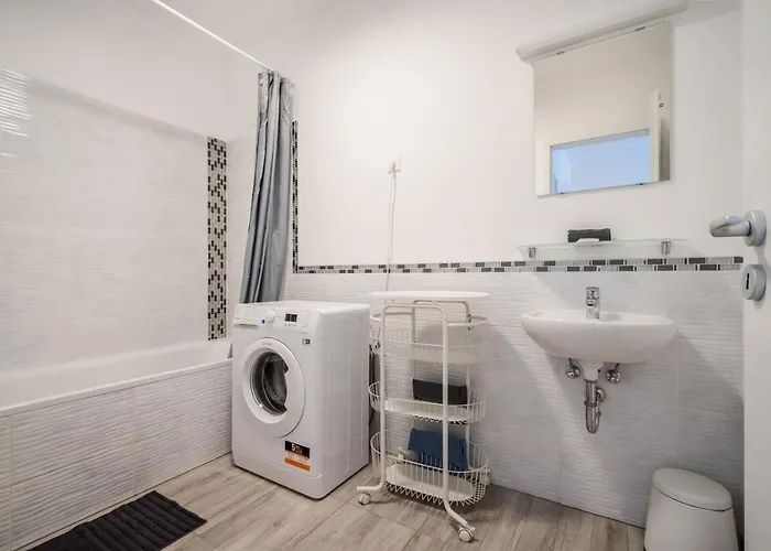 Cosy Close To The Center With Parking Garage Daire Budapeşte
